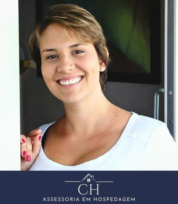 Christiane Balmant, fundadora da Casa Hotel Assessoria, com expertise em gestão de aluguel por temporada em Ubatuba.